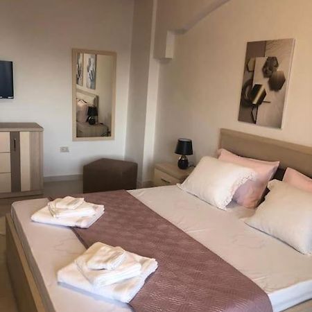 Cozy 1-Bedroom Flat, Beachside Durrës Exterior foto